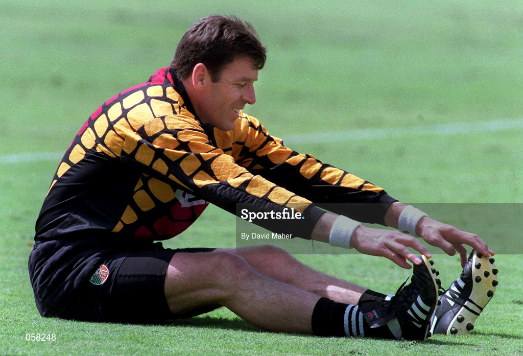 21 June 1994; Packie Bonner during a Republic of Ireland training session ahead of their FIFA World Cup 1994 Group E match against Mexico. Photo by David Maher/Sportsfile