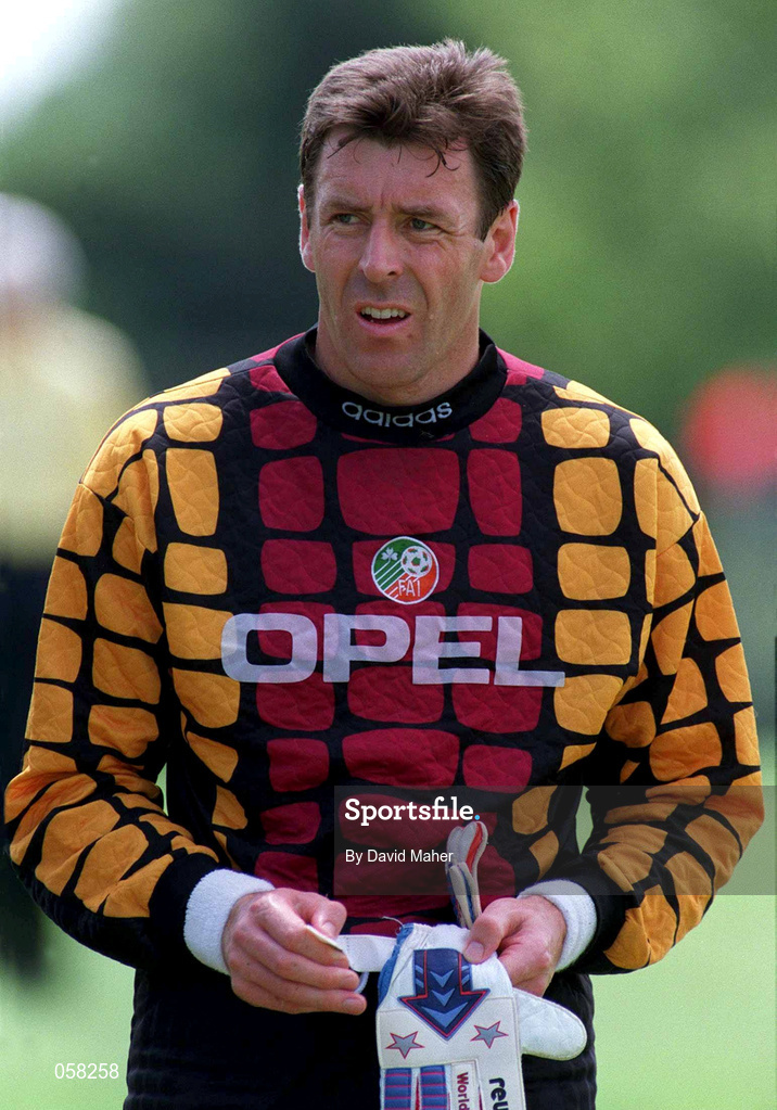 21 June 1994; Packie Bonner during a Republic of Ireland training session ahead of their FIFA World Cup 1994 Group E match against Mexico. Photo by David Maher/Sportsfile