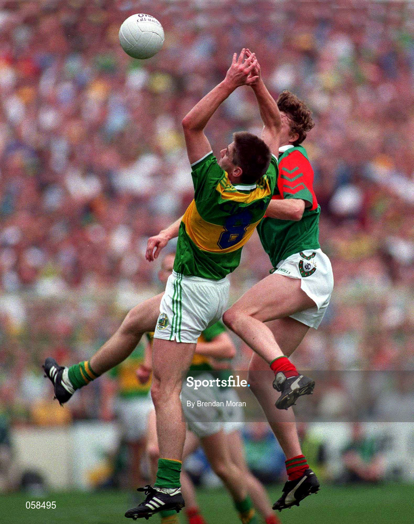 28 September 1997; Darragh Ó Sé of Kerry in action against Pat Fallon of Mayo during the Bank of Ireland All-Ireland Senior Football Championship Final between Kerry and Mayo at Croke Park in Dublin. Photo by Brendan Moran/Sportsfile