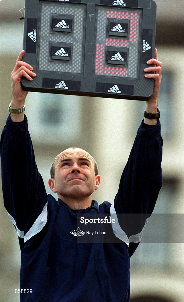 25 March 2001; The fourth official with board that shows the amount of injury time to be played during the Eircom League Premier Division match between Bray Wanderers and Finn Harps at the Carlisle Grounds in Bray, Wicklow. Photo by Ray Lohan/Sportsfile