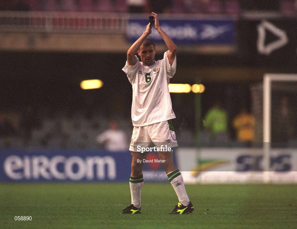 28 March 2001; Roy Keane of Republic of Ireland applauds supporters after the 2002 FIFA World Cup Qualifier match between Andorra and Republic of Ireland at the Mini Estadi in Barcelona, Spain. Photo by David Maher/Sportsfile