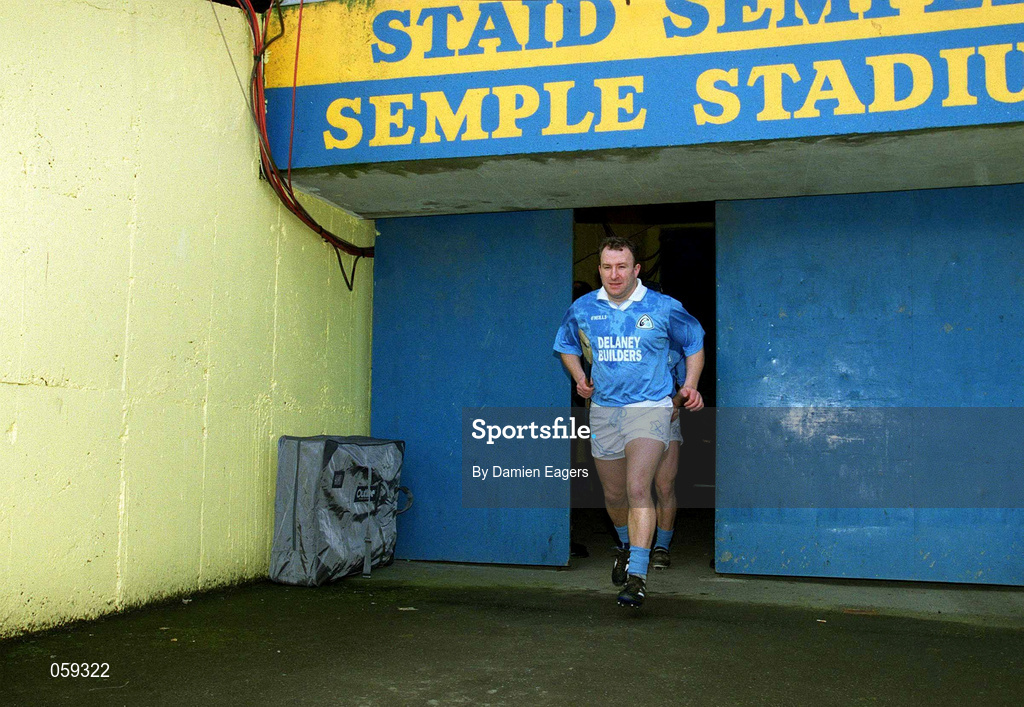 1 April 2001; Adrian Ronan of Graigue Ballycallan makes his way to the pitch for the AIB All-Ireland Senior Club Hurling Championship Semi-Final Replay match between Graigue Ballycallan and Sixmilebridge at Semple Stadium in Thurles, Tipperary. Photo by Damien Eagers/Sportsfile