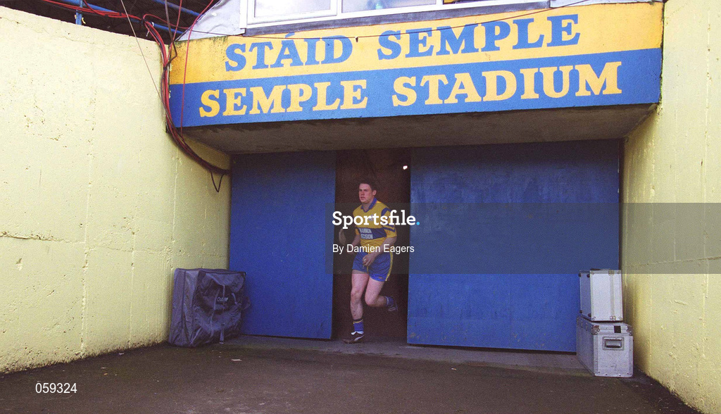 31 March 2001; John Reddan of Sixmilebridge makes his way to the pitch for the second half during the AIB All-Ireland Senior Club Hurling Championship Semi-Final Replay match between Graigue Ballycallan and Sixmilebridge at Semple Stadium in Thurles, Tipperary. Photo by Damien Eagers/Sportsfile