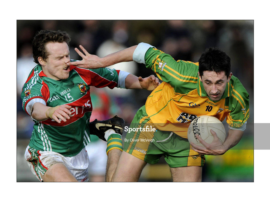 14 February 2009; Rory Kavanagh, Donegal, holds off the challenge of Andy Moran, Mayo. Allianz GAA National Football League, Division 1, Round 2, Donegal v Mayo, Letterkenny, Co. Donegal. Picture credit: Oliver McVeigh / SPORTSFILE