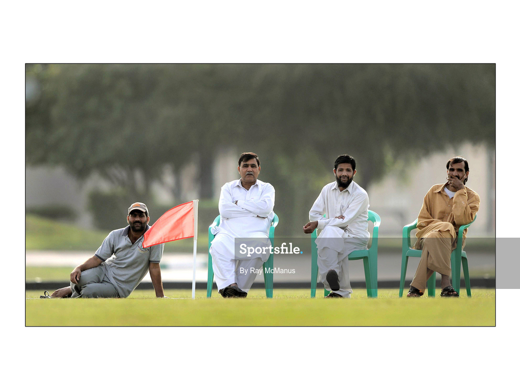 14 March 2009; Staff of the Ghantoot Racing and Polo Club watch the game. M Donnelly Interprovincial Hurling Final presented by Etihad Airways, Leinster v Connacht, Ghantoot Racing and Polo Club, Abu Dhabi, United Arab Emirates. Picture credit: Ray McManus / SPORTSFILE