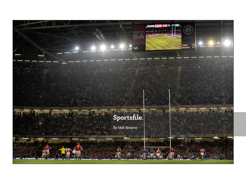 21 March 2009; Stephen Jones, 10, Wales, watches his penalty come up short of the posts, handing Ireland the Six Nations Championship. RBS Six Nations Championship, Wales v Ireland, Millennium Stadium, Cardiff, Wales. Picture credit: Matt Browne / SPORTSFILE