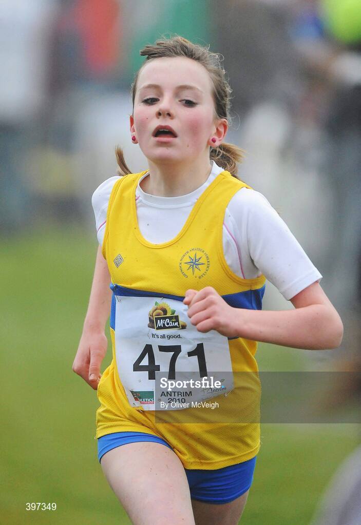 23 January 2010; Nikki Hutchinson, Giffnock North, in action during the Under 13 Girls race, Antrim IAAF International Cross Country. Greenmount Campus, Belfast, Co. Antrim. Picture credit: Oliver McVeigh / SPORTSFILE