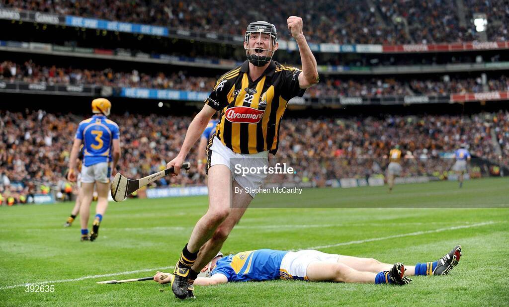 6 September 2009; Martin Comerford, Kilkenny, celebrates after scoring his side's second goal as Brendan Maher, Tipperary, falls dejected. GAA Hurling All-Ireland Senior Championship Final, Kilkenny v Tipperary, Croke Park, Dublin. Picture credit: Stephen McCarthy / SPORTSFILE
