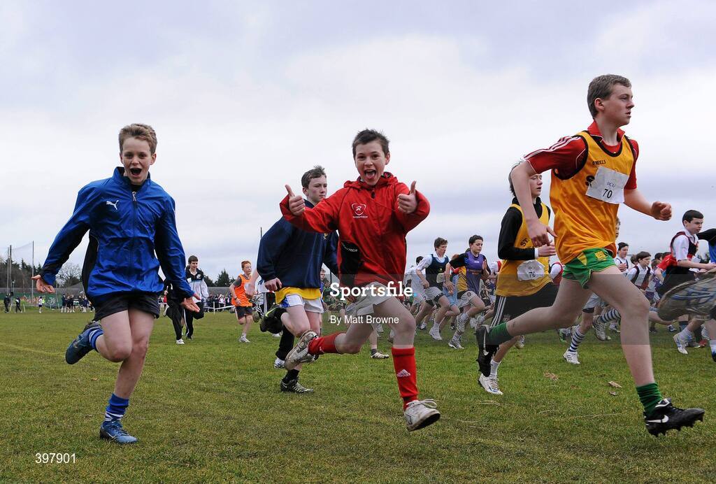 27 January 2010; Mark Butler, from Wilsons Hospital School, Multyfarnham, Co. Westmeath, centre, gives the thumbs up during the Minor Boys 1500m race during the DCU Invitational Cross Country competition. Dublin City University, Glasnevin, Dublin. Picture credit: Matt Browne / SPORTSFILE