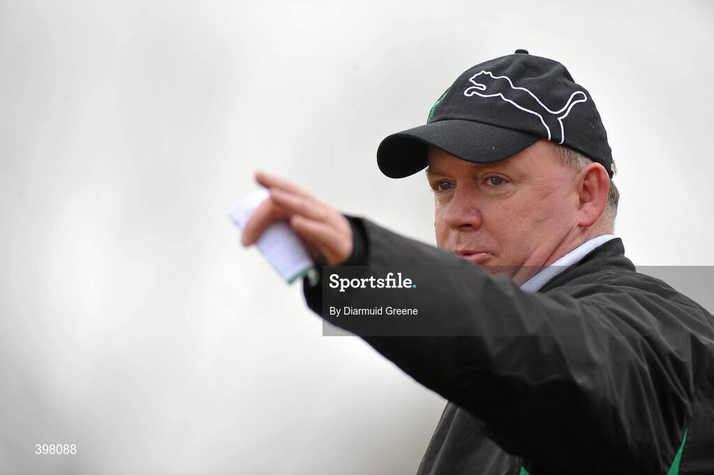 28 January 2010; Ireland head coach Declan Kidney during squad training ahead of their opening RBS Six Nations Rugby Championship game against Italy on February 6th. University of Limerick, Limerick. Picture credit: Diarmuid Greene / SPORTSFILE