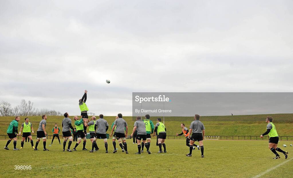 28 January 2010; Ireland's Jamie Heaslip wins possession in the line-out from Jerry Flannery during squad training ahead of their opening RBS Six Nations Rugby Championship game against Italy on February 6th. University of Limerick, Limerick. Picture credit: Diarmuid Greene / SPORTSFILE