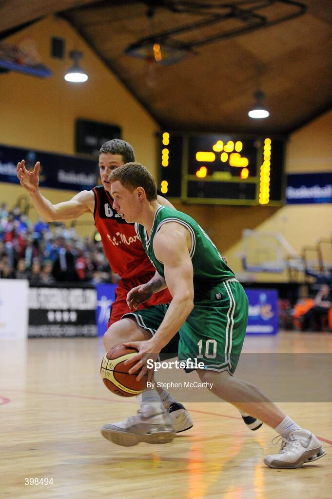 29 January 2010; Adam McDonald, Eanna, in action against Seamus Brosnan, St. Mary’s Castleisland. Basketball Ireland Men’s Under 18 National Cup Final, Eanna, Dublin V St. Mary’s Castleisland, Kerry, Tallaght, Dublin. Picture credit: Stephen McCarthy / SPORTSFILE