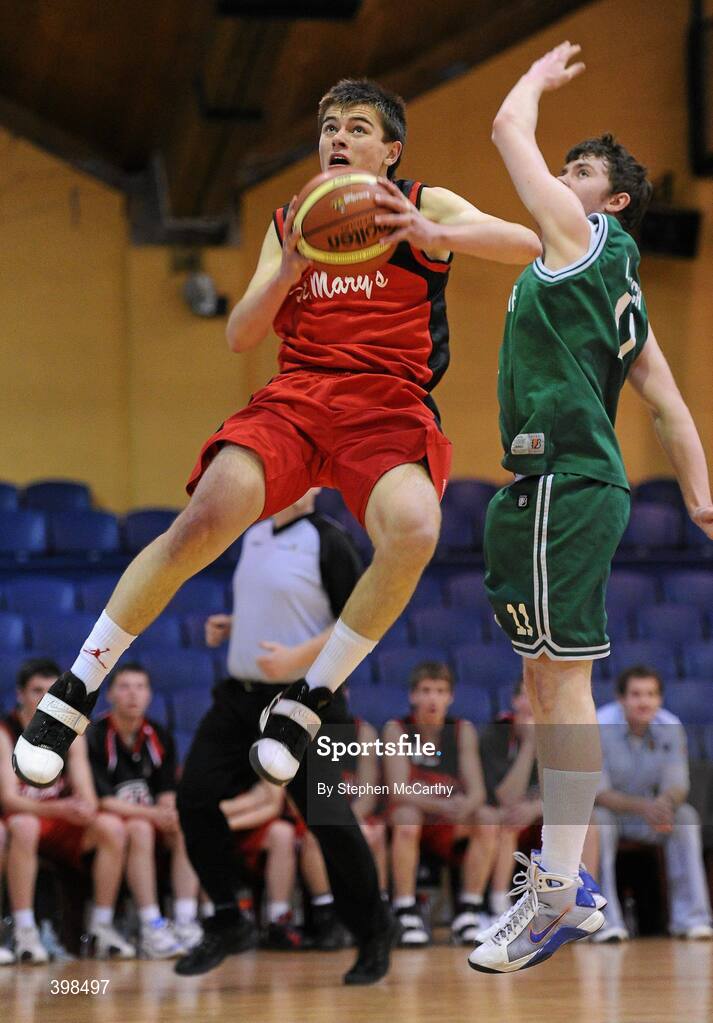 29 January 2010; Con O'Mahony, St. Mary’s Castleisland, in action against Ian Lynch, Eanna. Basketball Ireland Men’s Under 18 National Cup Final, Eanna, Dublin V St. Mary’s Castleisland, Kerry, Tallaght, Dublin. Picture credit: Stephen McCarthy / SPORTSFILE