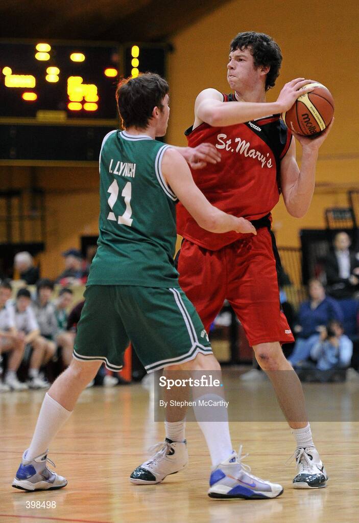 29 January 2010; Padraig Lucey, St. Mary’s Castleisland, in action against Ian Lynch, Eanna. Basketball Ireland Men’s Under 18 National Cup Final, Eanna, Dublin V St. Mary’s Castleisland, Kerry, Tallaght, Dublin. Picture credit: Stephen McCarthy / SPORTSFILE