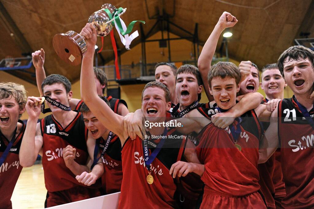 29 January 2010; St. Mary’s Castleisland captain Seamus Brosnan and team-mates celebrate with the cup. Basketball Ireland Men’s Under 18 National Cup Final, Eanna, Dublin V St. Mary’s Castleisland, Kerry, Tallaght, Dublin. Picture credit: Stephen McCarthy / SPORTSFILE