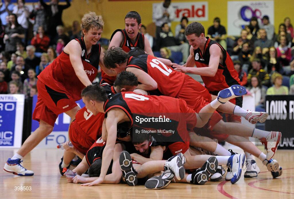 29 January 2010; St. Mary’s Castleisland players celebrate at the final whistle. Basketball Ireland Men’s Under 18 National Cup Final, Eanna, Dublin V St. Mary’s Castleisland, Kerry, Tallaght, Dublin. Picture credit: Stephen McCarthy / SPORTSFILE