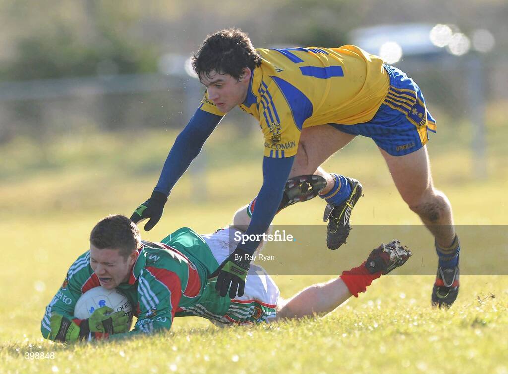 31 January 2010; Enda Varley, Mayo, in action against Stephen Ormsby, Roscommon. Connacht FBD League, Section A, Round 3, Roscommon v Mayo, Ballinlough GAA Grounds, Ballinclough, Co. Roscommon. Picture credit: Ray Ryan / SPORTSFILE