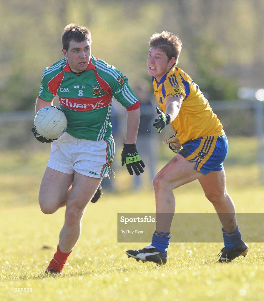 31 January 2010; Seamus O Se, Mayo, in action against Cathal McHugh, Roscommon. Connacht FBD League, Section A, Round 3, Roscommon v Mayo, Ballinlough GAA Grounds, Ballinclough, Co. Roscommon. Picture credit: Ray Ryan / SPORTSFILE