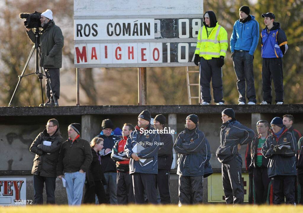 31 January 2010; Mayo manager John O Mahony, centre, watches from the sideline. Connacht FBD League, Section A, Round 3, Roscommon v Mayo, Ballinlough GAA Grounds, Ballinclough, Co. Roscommon. Picture credit: Ray Ryan / SPORTSFILE