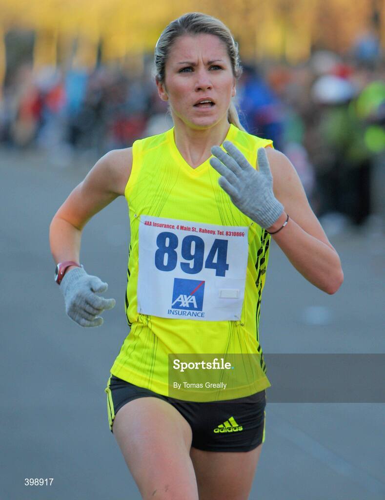 31 January 2010; Linda Byrne, DSD A.C., on her way to winning the Axa Raheny 5 Road Race. Raheny, Dublin. Picture credit: Tomas Greally / SPORTSFILE