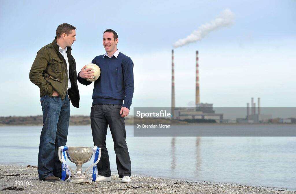 1 February 2010; At the launch of the Allianz GAA National Football Leagues 2010 are, Kildare manager Kieran McGeeney, left, with Kerry footballer Declan O'Sullivan. Sandymount Strand, Dublin. Picture credit: Brendan Moran / SPORTSFILE