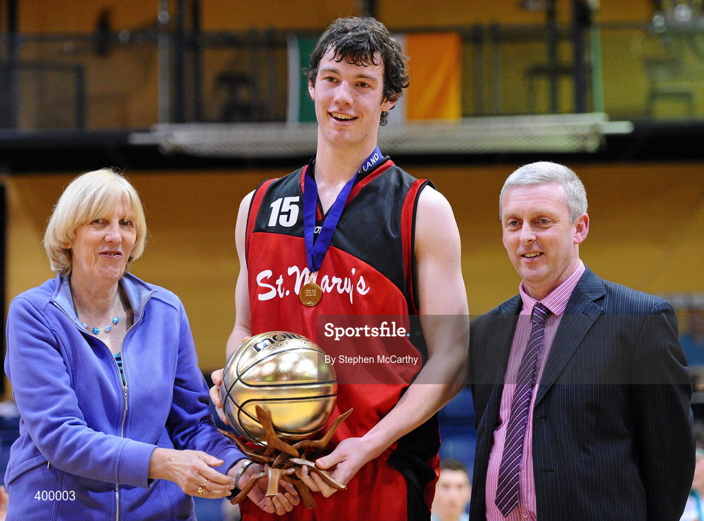 29 January 2010; Padraig Lucey, St. Mary’s Castleisland, receives his MVP award. Basketball Ireland Men’s Under 18 National Cup Final, Eanna, Dublin V St. Mary’s Castleisland, Kerry, Tallaght, Dublin. Picture credit: Stephen McCarthy / SPORTSFILE