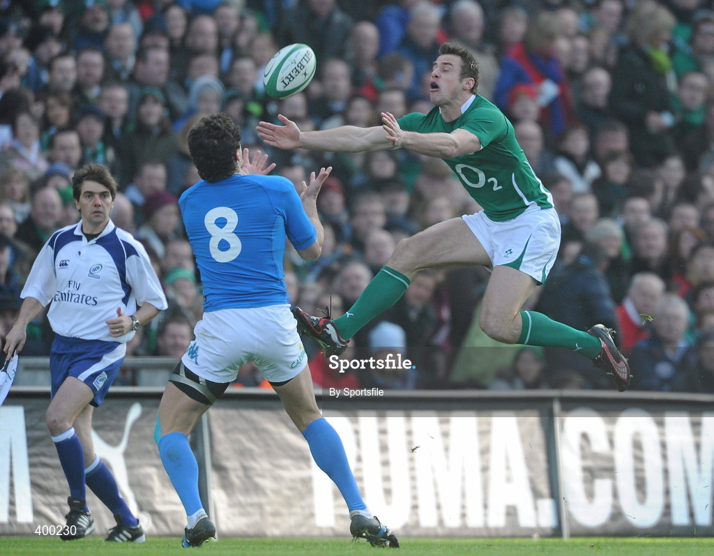 6 February 2010; Tommy Bowe, Ireland, in action against Alessandro Zanni, Italy. RBS Six Nations Rugby Championship, Ireland v Italy, Croke Park, Dublin. Photo by Sportsfile