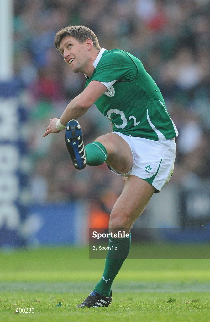 6 February 2010; Ronan OGara, Ireland, watches his first penalty go over. RBS Six Nations Rugby Championship, Ireland v Italy, Croke Park, Dublin. Photo by Sportsfile