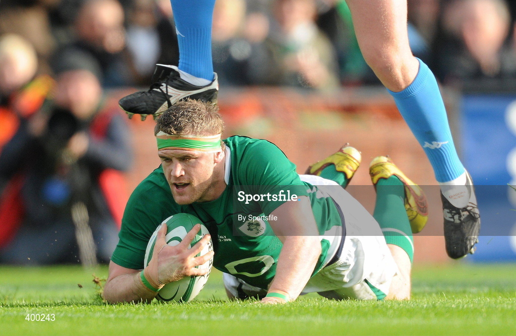 6 February 2010; Jamie Heaslip, Ireland, scores his side's first try. RBS Six Nations Rugby Championship, Ireland v Italy, Croke Park, Dublin. Photo by Sportsfile