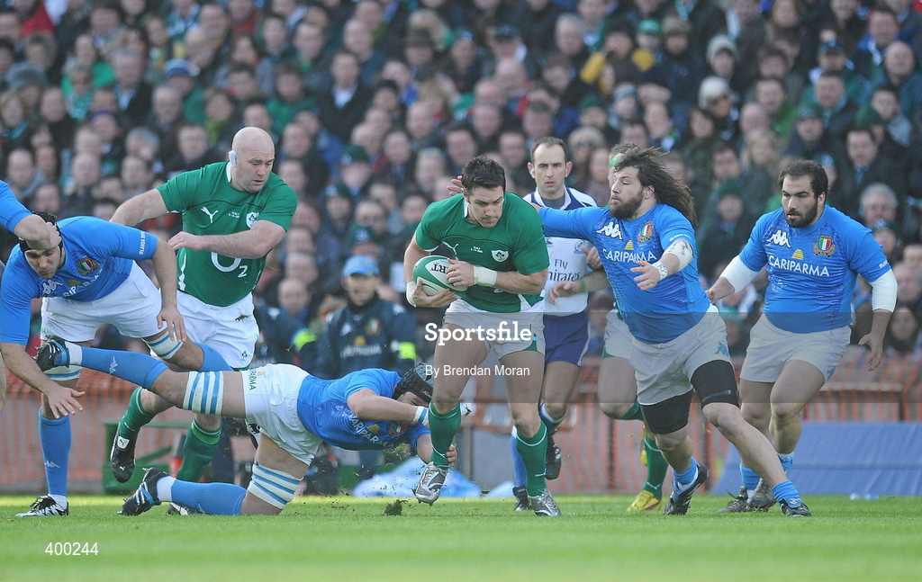 6 February 2010; David Wallace, Ireland, is tackled by Carlo Del Fava, left, and Martin Castrogiovanni, Italy. RBS Six Nations Rugby Championship, Ireland v Italy, Croke Park, Dublin. Picture credit: Brendan Moran / SPORTSFILE