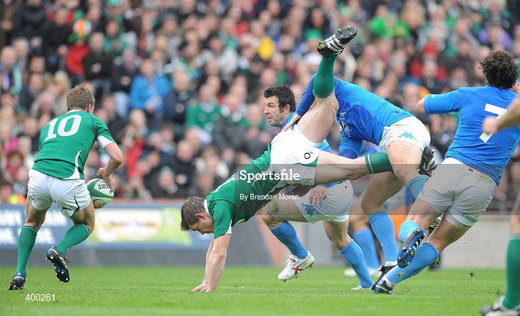 6 February 2010; Brian O’Driscoll, Ireland, is tackled by Gonzalo Garcia, Italy, who was subsequently sin-binned. RBS Six Nations Rugby Championship, Ireland v Italy, Croke Park, Dublin. Picture credit: Brendan Moran / SPORTSFILE