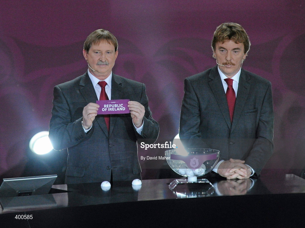7 February 2010; Former Polish international player Andrzej Szarmach, holds the name of the Republic of Ireland to be placed in Group B during the UEFA European Championship Qualifying Draw. Warsaw's Palace of Culture and Science, Warsaw, Poland. Picture credit: David Maher / SPORTSFILE