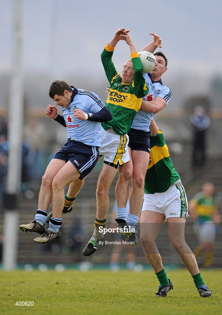 7 February 2010; Kevin McMenamon, left, and Éamon Fennell, Dublin, contest a high ball against Maurice Corridan, centre, and Micheal Quirke, Kerry. Allianz GAA Football National League, Division 1, Round 1, Kerry v Dublin. Fitzgerald Stadium, Killarney. Picture credit: Brendan Moran / SPORTSFILE