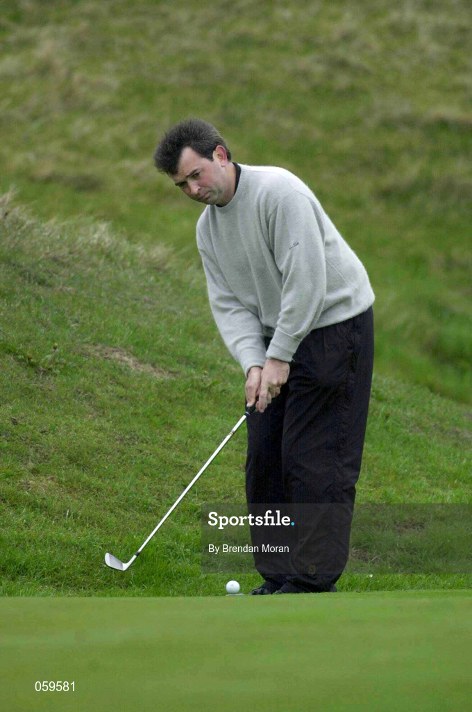 14 April 2001; Stuart Paul of Tandragee GC chips onto the 17th green during the West of Ireland Open Golf Championship at Sligo Golf Club in Rosses Point in Sligo. Photo by Brendan Moran/Sportsfile