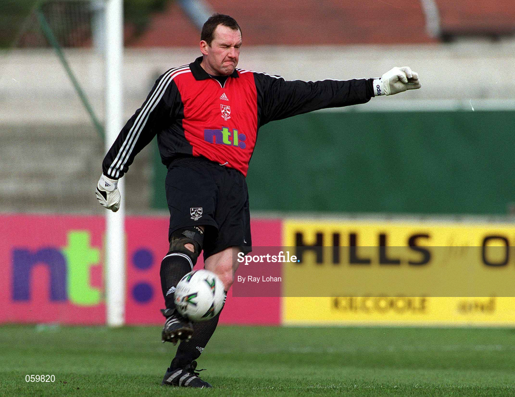 25 March 2001; Bray Wanderers goalkeeper John Walsh during the Eircom League Premier Division match between Bray Wanderers and Finn Harps at the Carlisle Grounds in Bray, Wicklow. Photo by Ray Lohan/Sportsfile