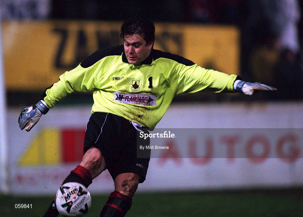 23 March 2001; Stephen O'Brien of Longford Town during the FAI Harp Lager Cup Third Round Replay match between St Patrick's Athletic and Longford Town at Richmond Park in Dublin. Photo by Matt Browne/Sportsfile