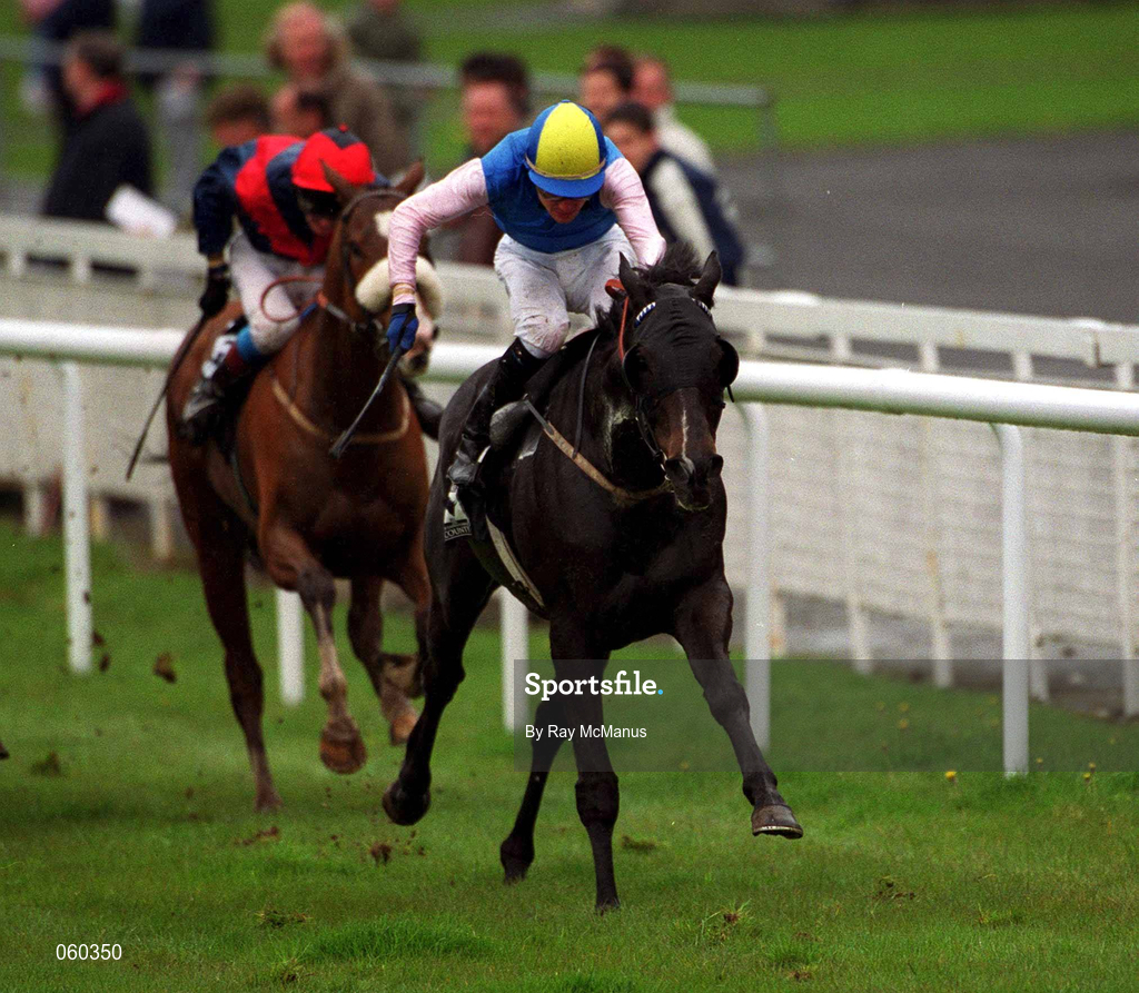 21 April 2001; Tarry Flynn, with Pat Smullen up, on their way to win the Thoroughbred County Irish Lincolshire at The Curragh Racecourse in Kildare. Photo by Ray McManus/Sportsfile