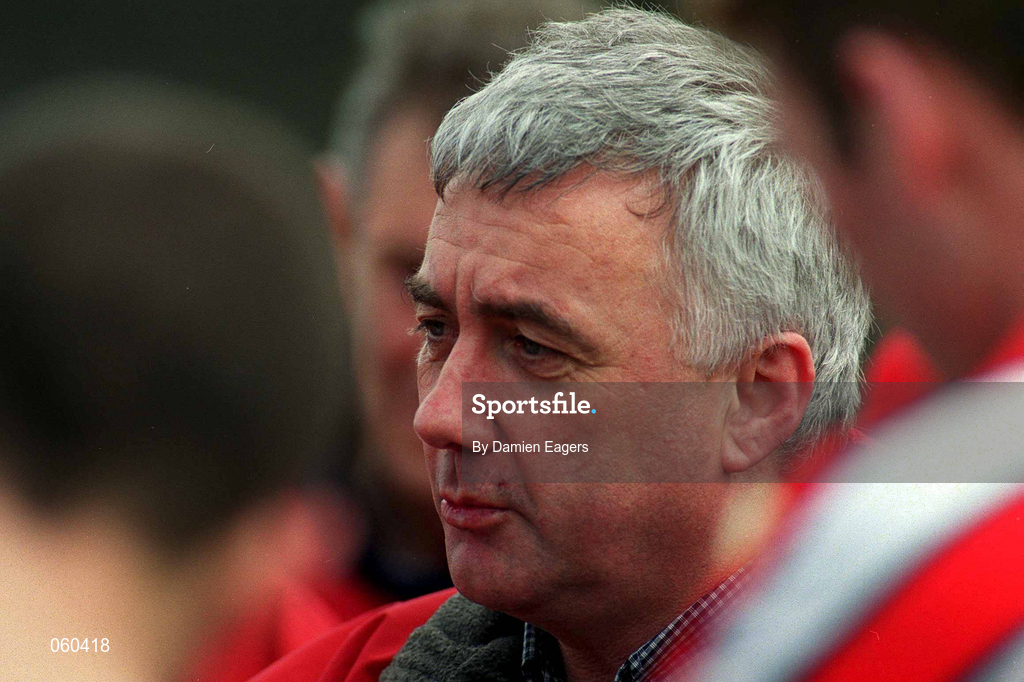 15 April 2001; Cork selector Bertie Óg Murphy speaks to the players at the Allianz GAA National Hurling League Division 1B Round 5 match between Tipperary and Cork at Semple Stadium in Thurles, Tipperary. Photo by Damien Eagers/Sportsfile