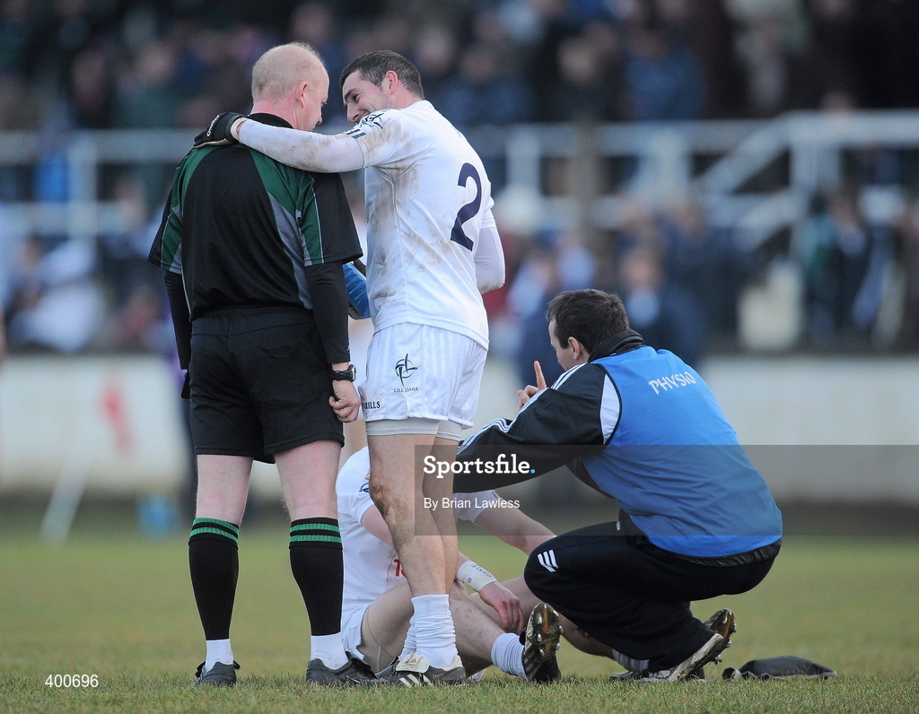 7 February 2010; Kildare's Andriú McLoughlin takes the opportunity to have a chat with referee Derek Fahy as his team-mate Emmet Bolton is attended to by the team physio. Allianz GAA Football National League, Division 2, Round 1, Kildare v Down. St Conleth's Park, Newbridge, Co. Kildare. Picture credit: Brian Lawless / SPORTSFILE