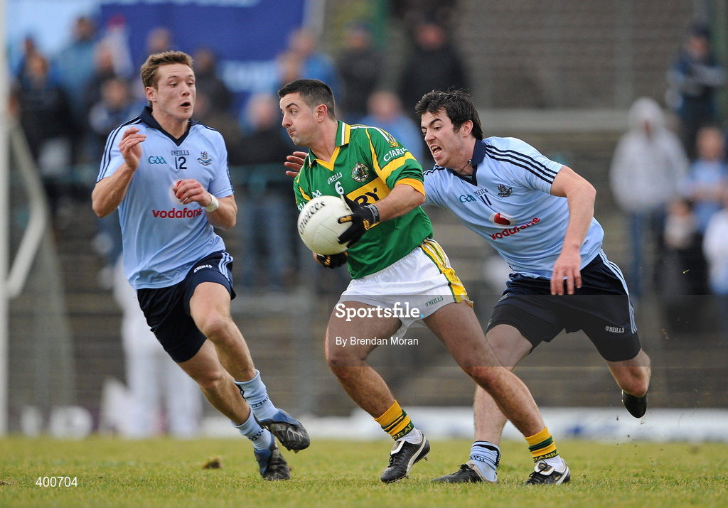 7 February 2010; Aidan O'Mahony, Kerry, in action against Paul Flynn, left, and Michael McAuley, Dublin. Allianz GAA Football National League, Division 1, Round 1, Kerry v Dublin. Fitzgerald Stadium, Killarney. Picture credit: Brendan Moran / SPORTSFILE
