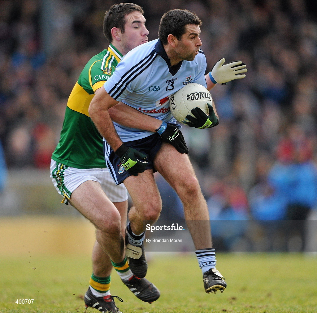 7 February 2010; David Henry, Dublin, in action against Declan O'Sullivan, Kerry. Allianz GAA Football National League, Division 1, Round 1, Kerry v Dublin. Fitzgerald Stadium, Killarney. Picture credit: Brendan Moran / SPORTSFILE