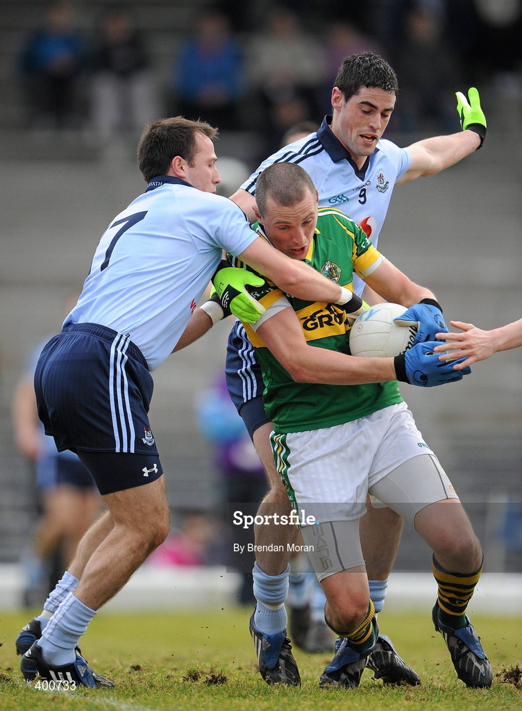 7 February 2010; Kieran Donaghy, Kerry, in action against Cian O'Sullivan, left, and Ross McConnell, Dublin. Allianz GAA Football National League, Division 1, Round 1, Kerry v Dublin. Fitzgerald Stadium, Killarney. Picture credit: Brendan Moran / SPORTSFILE