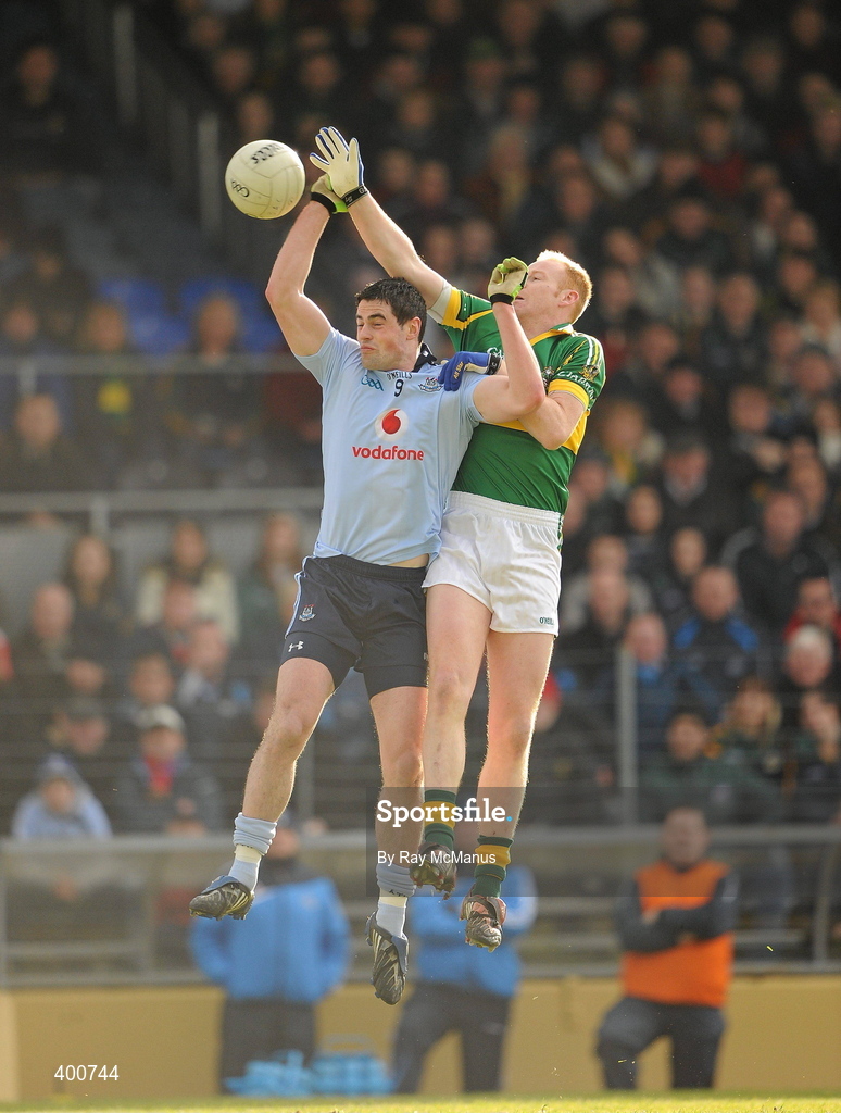 7 February 2010; Seamus Scanlon, Kerry, in action against Ross McConnell, Dublin. Allianz GAA Football National League, Division 1, Round 1, Kerry v Dublin. Fitzgerald Stadium, Killarney. Picture credit: Ray McManus / SPORTSFILE