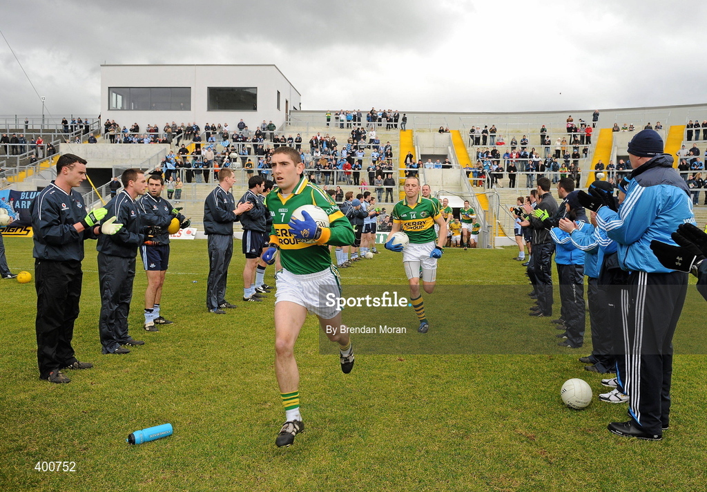 7 February 2010; The Dublin team form a guard of honour as the Kerry team are led out by captain Killian Young. Allianz GAA Football National League, Division 1, Round 1, Kerry v Dublin. Fitzgerald Stadium, Killarney. Picture credit: Brendan Moran / SPORTSFILE