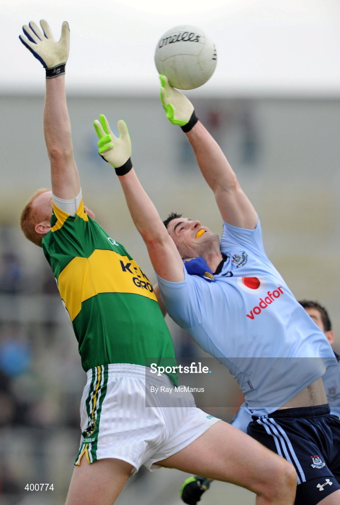 7 February 2010; Seamus Scanlon, Kerry, in action against Ross McConnell, Dublin. Allianz GAA Football National League, Division 1, Round 1, Kerry v Dublin. Fitzgerald Stadium, Killarney. Picture credit: Ray McManus / SPORTSFILE