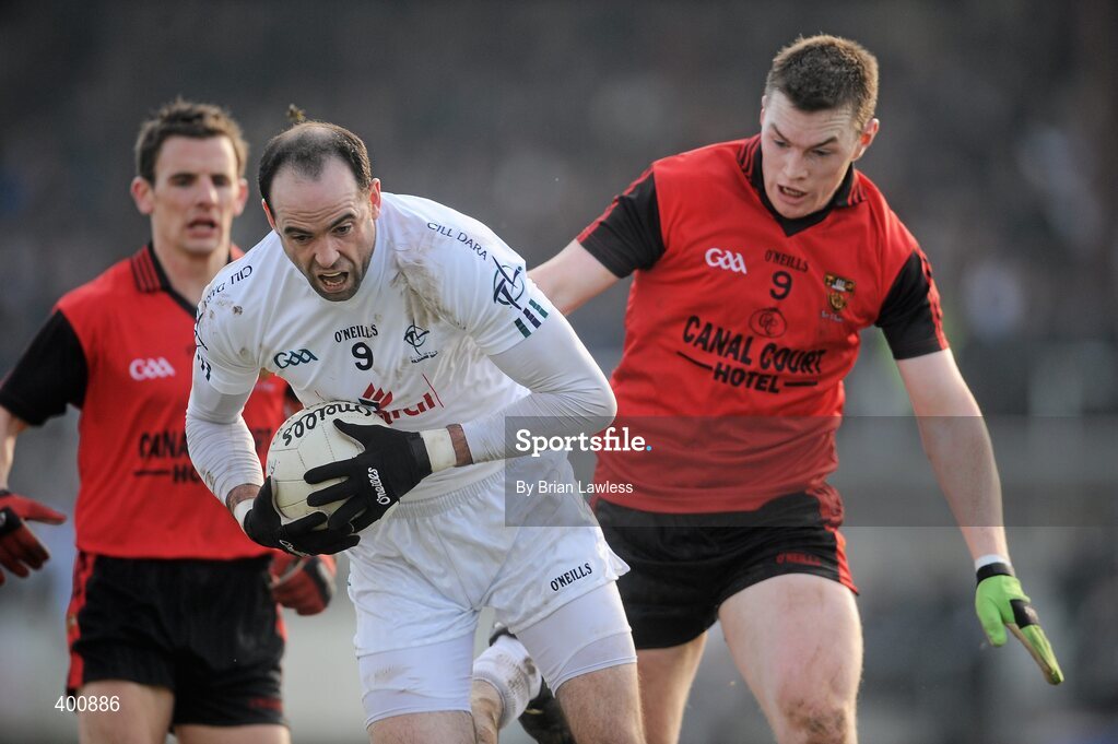 7 February 2010; Dermot Earley, Kildare, in action against Kalum King and Daniel Hughes, left, Down. Allianz GAA Football National League, Division 2, Round 1, Kildare v Down. St Conleth's Park, Newbridge, Co. Kildare. Picture credit: Brian Lawless / SPORTSFILE