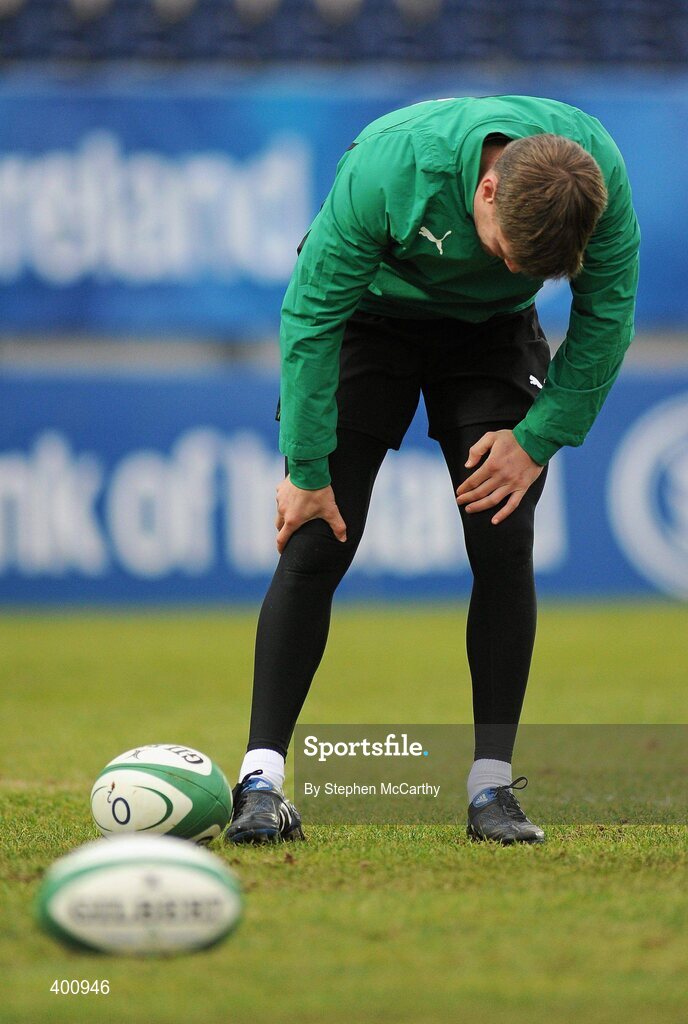 8 February 2010; Ireland's Ronan O'Gara holds his right knee during squad training ahead of their RBS Six Nations Rugby Championship match against France on Saturday. Ireland rugby squad training, RDS, Ballsbridge, Dublin. Picture credit: Stephen McCarthy / SPORTSFILE