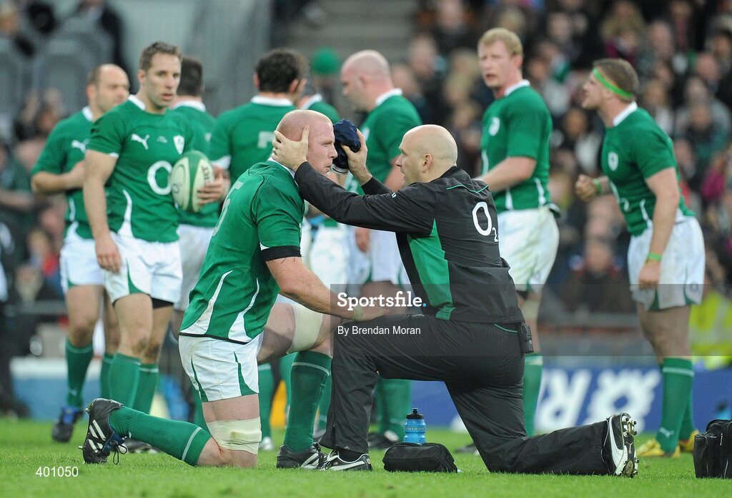 6 February 2010; Ireland's Paul O'Connell has an eye injury attended to by team doctor Dr. Eanna Falvey. RBS Six Nations Rugby Championship, Ireland v Italy, Croke Park, Dublin. Picture credit: Brendan Moran / SPORTSFILE