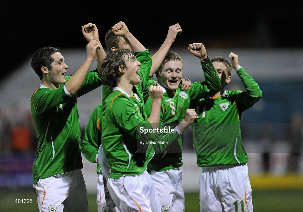 9 February 2010; Frankie Sutherland, no.8, Republic of Ireland, celebrates with his team-mates after scoring his side's first goal. Under 17 International Friendly, Republic of Ireland v Hungary, Tolka Park, Dublin. Picture credit: David Maher / SPORTSFILE