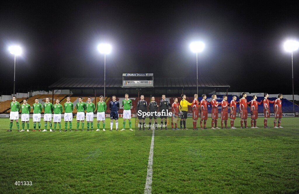 9 February 2010; The Republic of Ireland and Hungary teams line up for the start of the game. Under 17 International Friendly, Republic of Ireland v Hungary, Tolka Park, Dublin. Picture credit: David Maher / SPORTSFILE